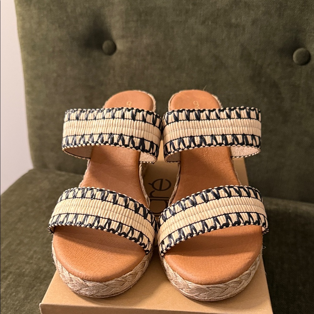 Andre Assous Nolita Raffia Black and Beige Wedge Espadrille Sandals - Size 9